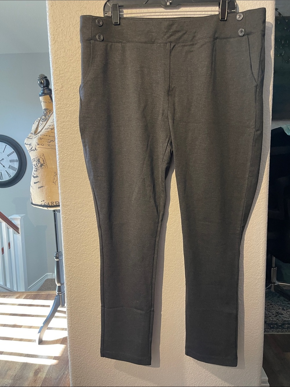 Women's Straight-Leg Pull-On Pants in Charcoal